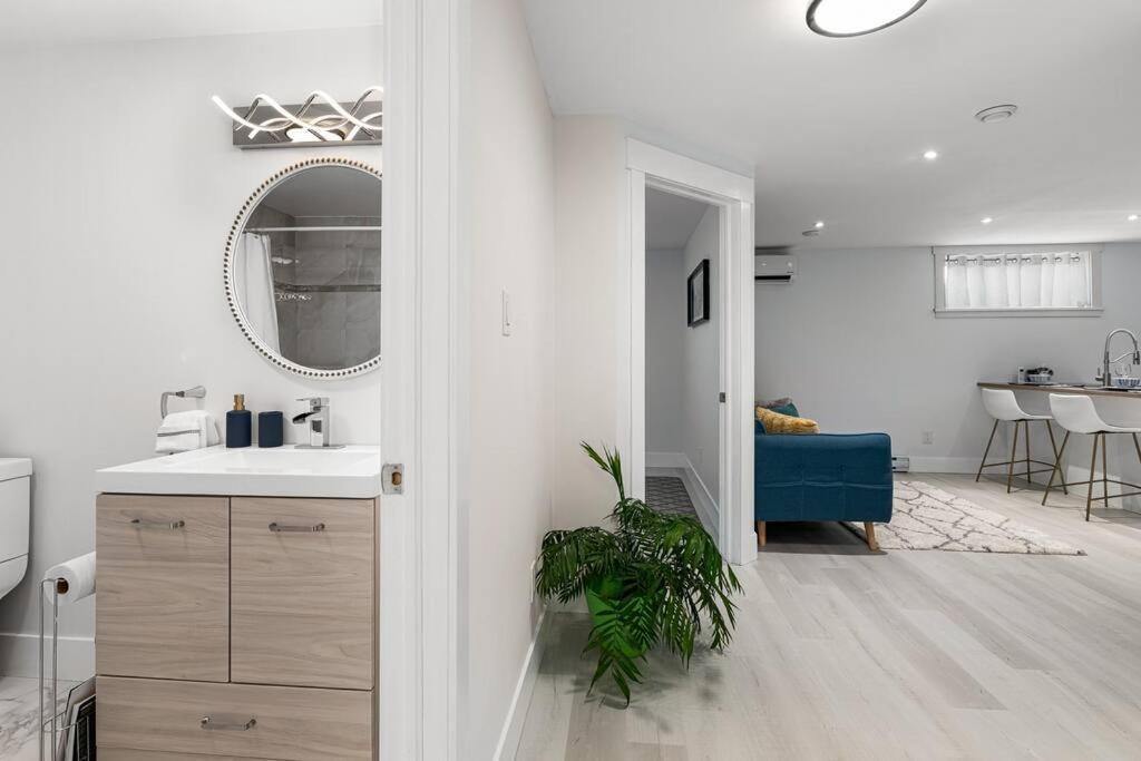 Beautiful 1 Bedroom Apartment - Private Entrance 멍크턴 외부 사진