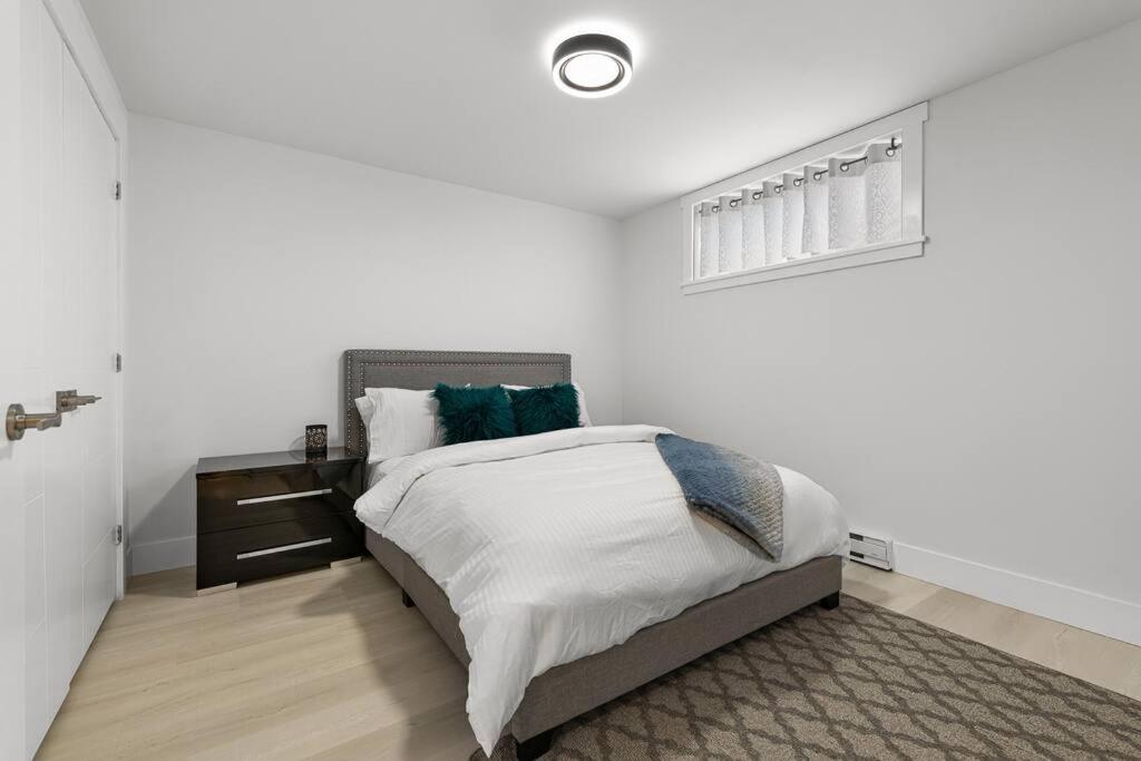 Beautiful 1 Bedroom Apartment - Private Entrance 멍크턴 외부 사진