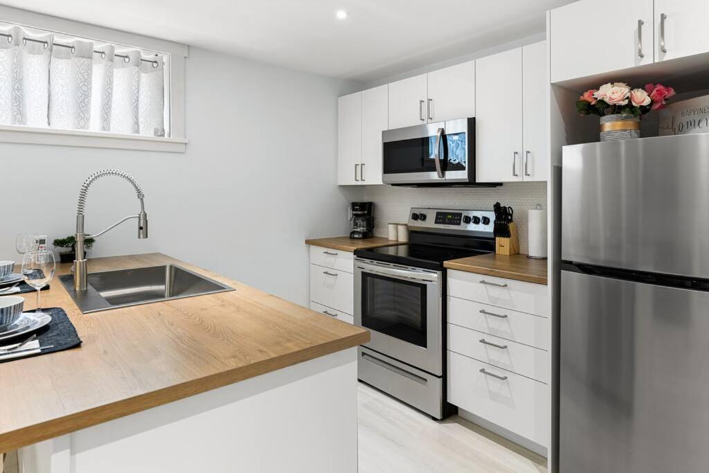 Beautiful 1 Bedroom Apartment - Private Entrance 멍크턴 외부 사진